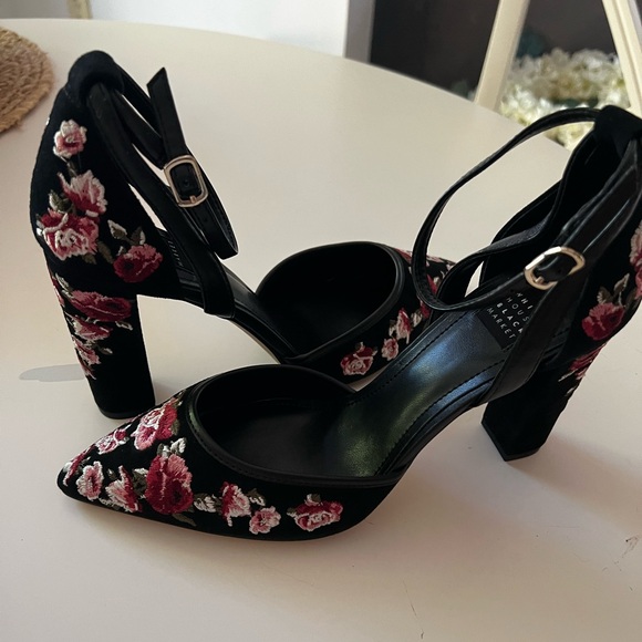 White House Black Market embroidered heels size 6.5 M - Picture 1 of 6